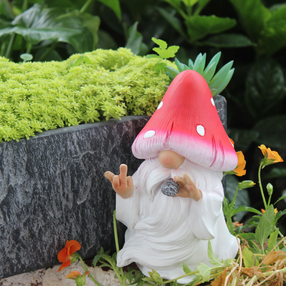 Mushroom Smoking Gnomes Funny  - Home Bargains 评论和价格